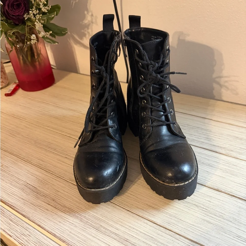 Black Laced Platform Combat Boots - Picture 2 of 3